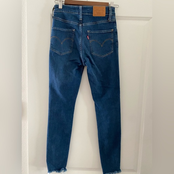 Levi’s High Rise Skinny Jeans - Picture 5 of 7